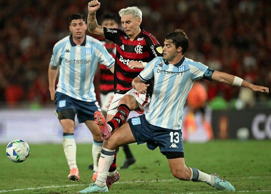 Sosa, capitão do Racing, deve ficar fora do duelo com o Flamengo pela Libertadores.
