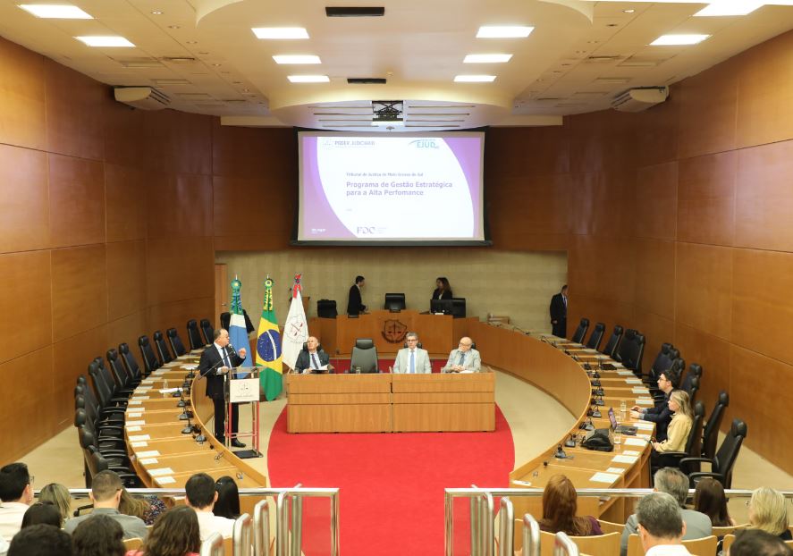 Parceria entre o TJMS e a Fundação Dom Cabral busca fortalecer a eficiência e inovação no Judiciário.
