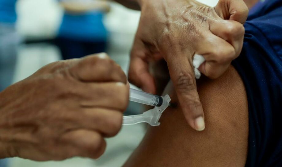 Campanha nacional de multivacinação terá foco em atualizar a caderneta de jovens até 15 anos.