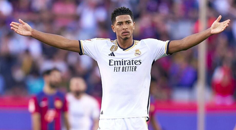Bellingham comemora o gol da vitória no Bernabéu; Real Madrid encerra tabu e amplia vantagem na liderança da La Liga.