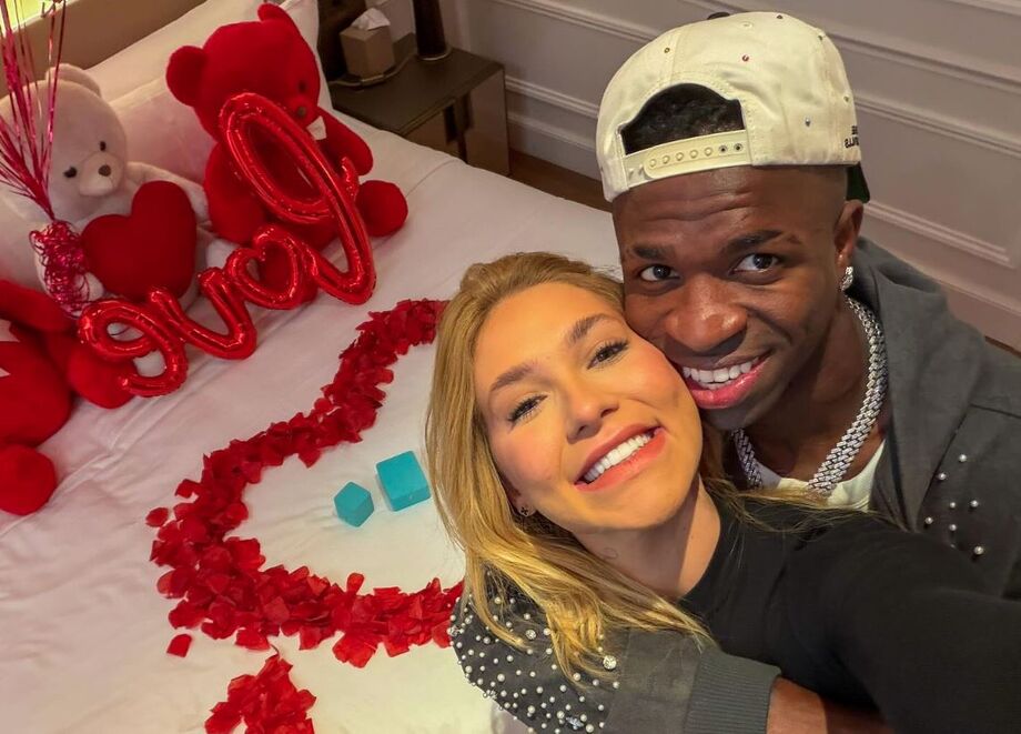 Jogador e influenciadora assumiram romance nesta terça-feira, 28