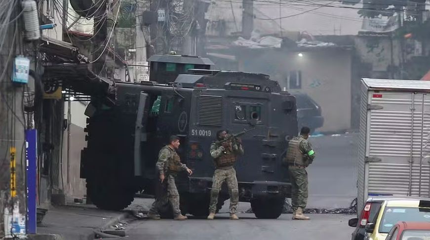 Operação Contenção mobilizou helicópteros, blindados, drones e centenas de agentes para prender lideranças do tráfico no Rio