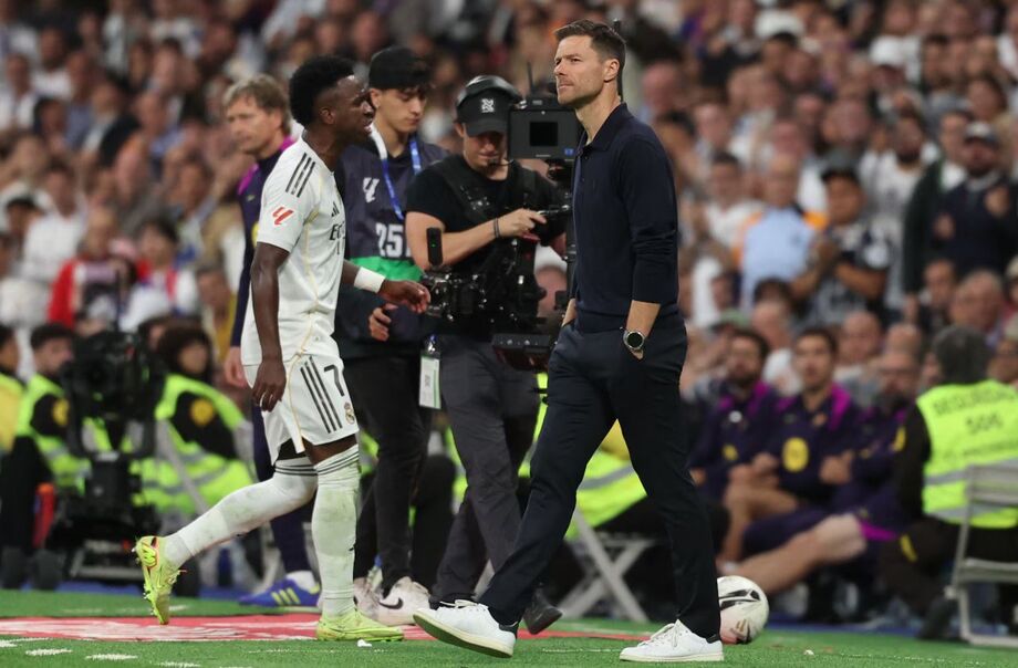 Vini Jr. se revoltou ao ser substituído durante o clássico contra o Barcelona