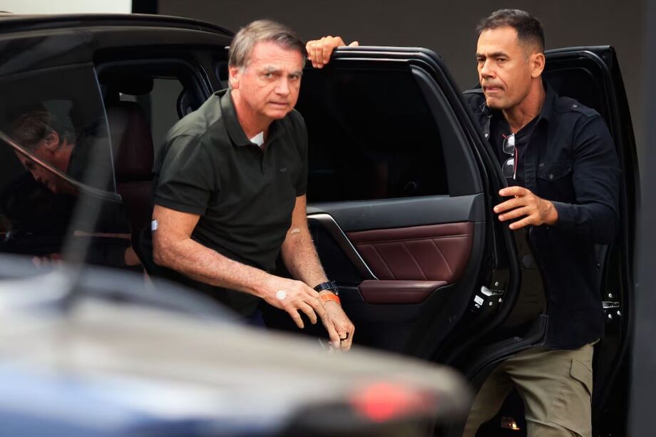 Bolsonaro recorre ao STF pedindo redução de pena por crime único, mas chance de mudança é pequena