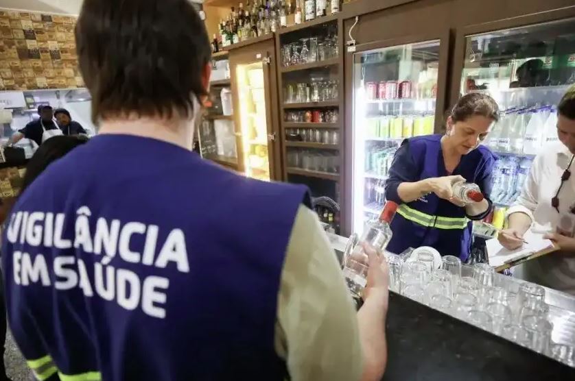 Projeto aprovado pelo Senado endurece punições para adulteração de bebidas e cria regras fiscais específicas para setores de alto risco
