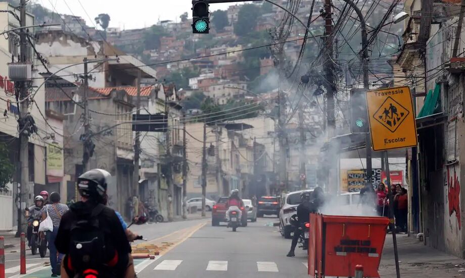 Operação contra o Comando Vermelho deixa mais de 60 mortos no Rio e provocou forte repercussão internacional.