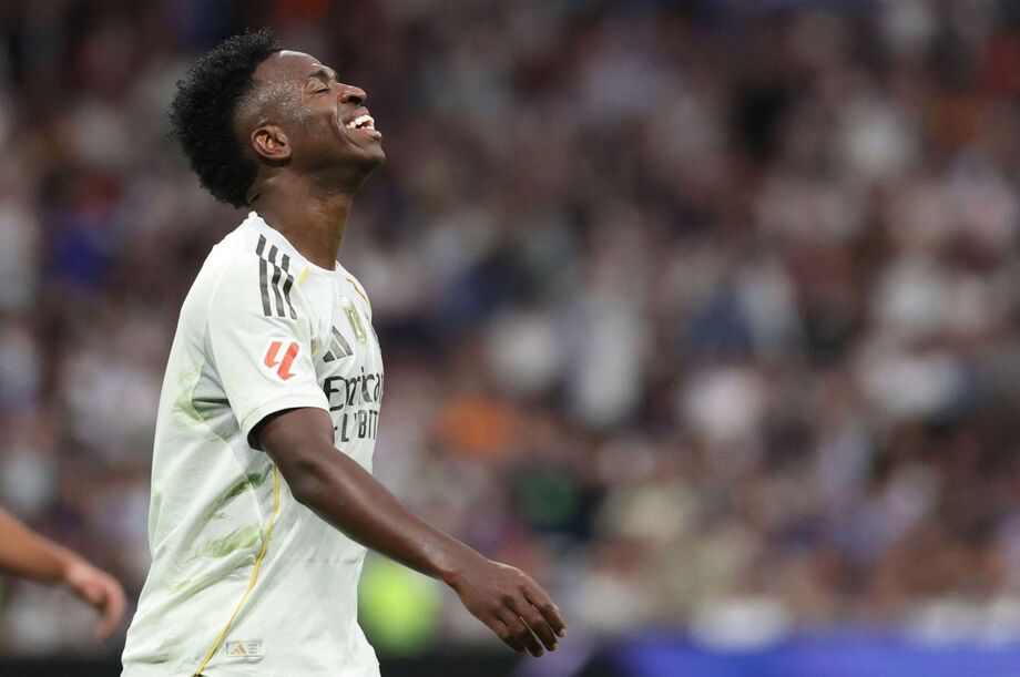 Ex-jogador do Real Madrid defende venda de Vini Jr. para trazer um novo centroavante ao elenco.
