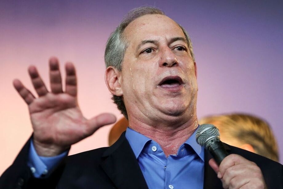 De volta ao PSDB, Ciro Gomes critica aliança do PDT com o PT e defende novo projeto político de centro-esquerda.