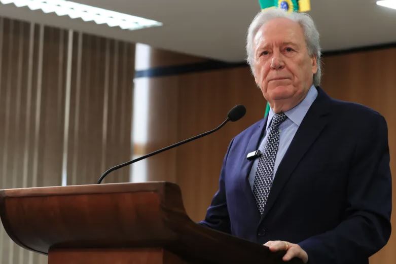 Lewandowski defende PEC da Segurança e diz que integração entre polícias é essencial para enfrentar o crime organizado.