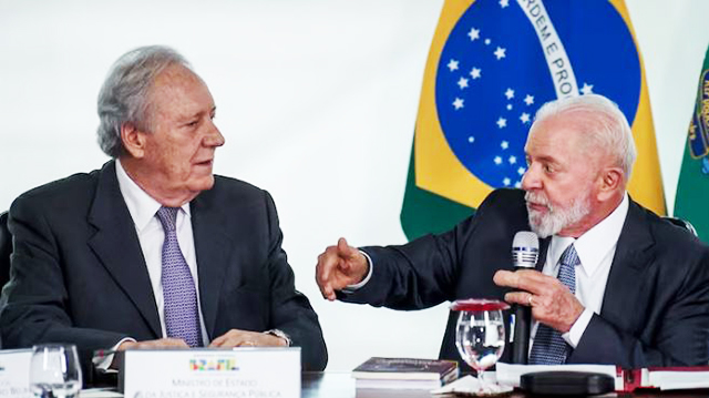 Ministros da Justiça, Ricardo Lewandowski, integra comitiva do governo Lula para o Rio de Janeiro após megaoperação contra o crime organizado