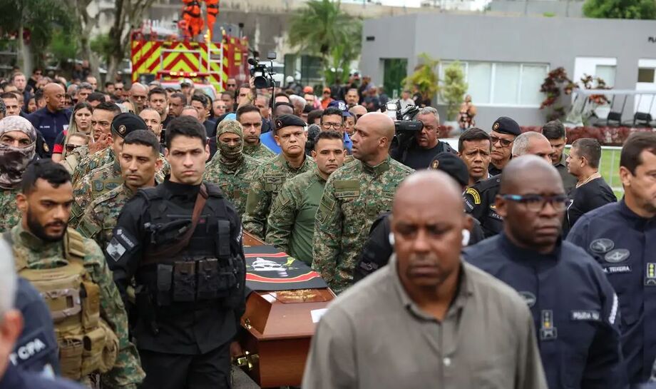 Operação Contenção mobilizou forças de segurança no Complexo da Penha, no Rio; quatro agentes morreram em confronto.