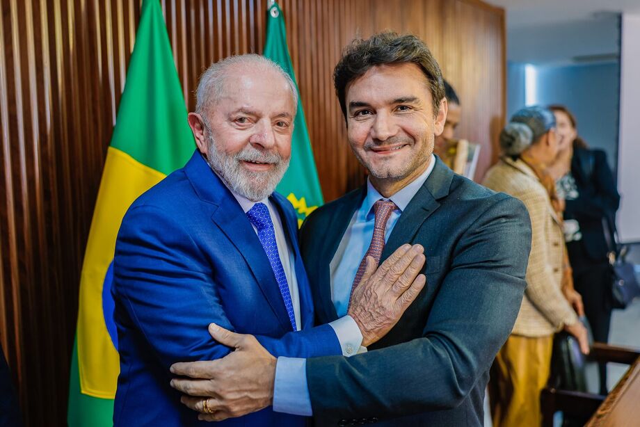 Celso Sabino fez defesa de Lula em meio à pressão do União Brasil para que deixe logo o governo; ele entregou carta de demissão.