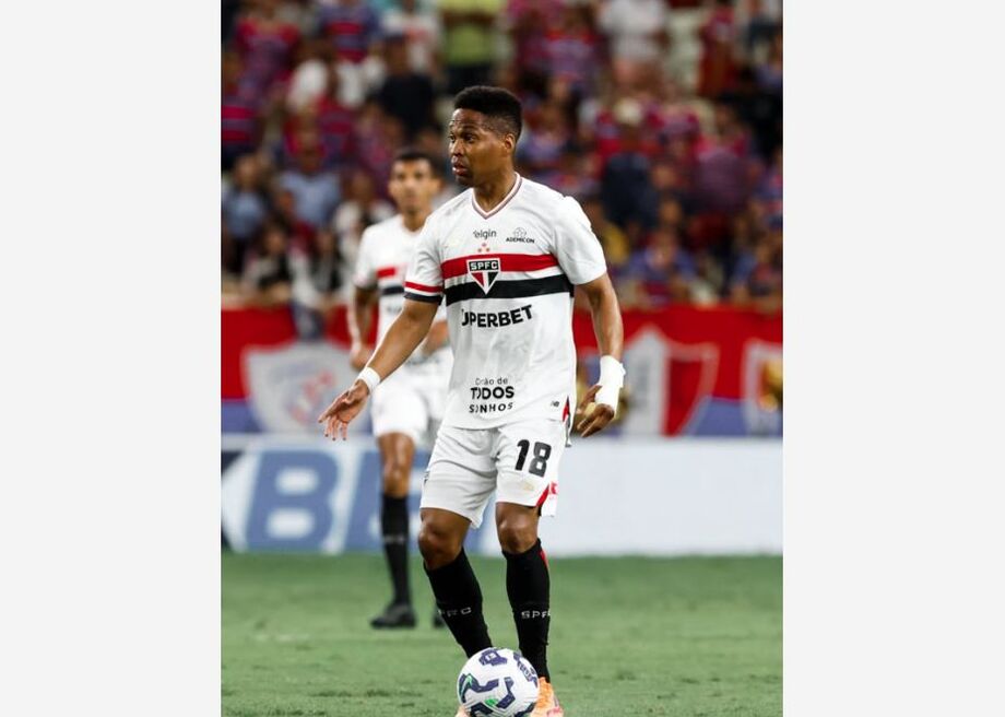 Tapia marcou o primeiro gol do São Paulo.