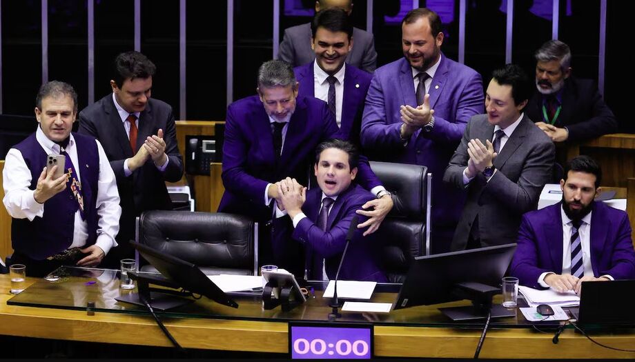 Projeto foi aprovado por unanimidade, com 493 votos favoráveis