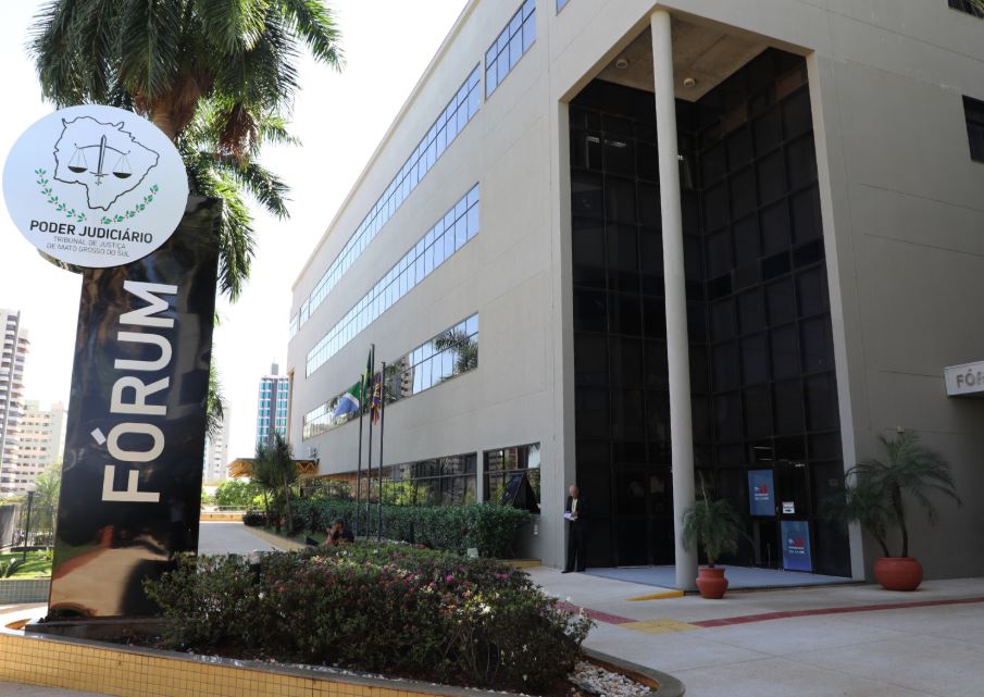 Morador de condomínio no Parque dos Poderes é condenado a pagar R$ 8 mil a vizinha por ameaças e ofensas reiteradas.
