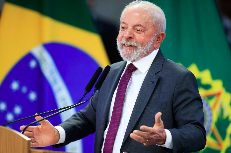 O presidente Lula criticou pressões do PP e do União para saída de ministros do governo.