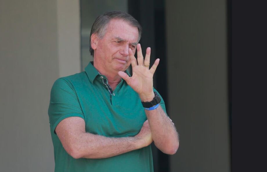 Justiça manda Bolsonaro pagar honorários a advogados de Boulos após derrota em ação por danos morais.