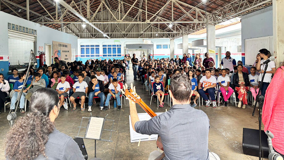 Trio Opus Vivare leva violino, violão e canto lírico para escolas públicas de Campo Grande nesta semana