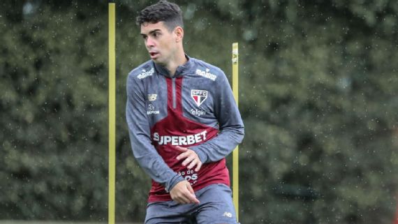 Oscar durante treino do São Paulo, em 10 de outubro de 2025