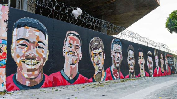 Homenagem feita aos 10 garotos que morreram no incêndio do Ninho do Urubu