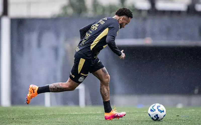 Neymar está de volta aos treinos com bola