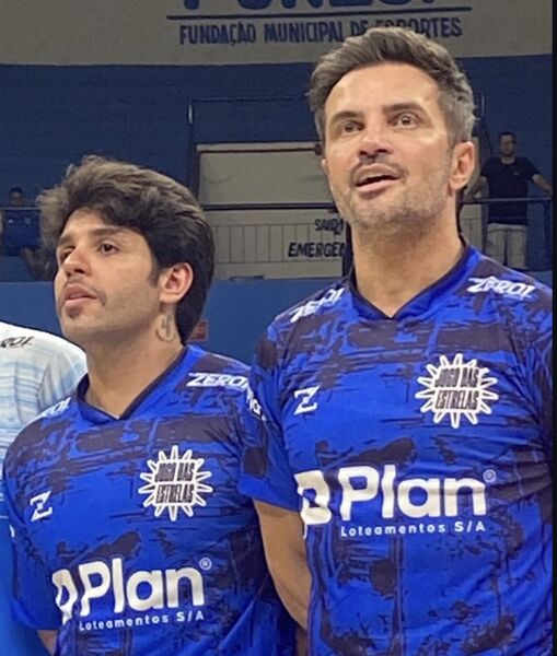 Adonias Fonseca e Falcão jogaram juntos no Jogo das Estrelas em Campo Grande Os craques do futsal atuaram pela equipe do Plan na noite de segunda (13), no Ginásio Guanandizão, que recebeu cerca de 3 mil pessoas.