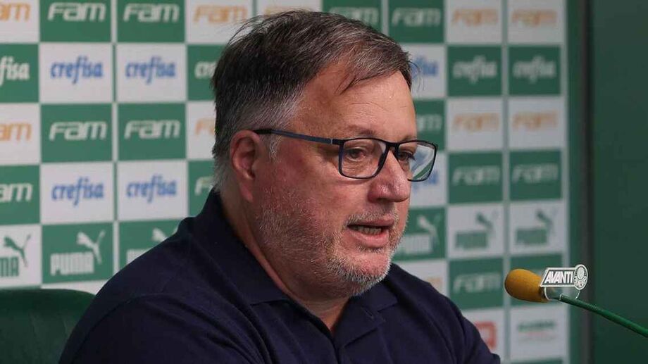 Anderson Barros, diretor de futebol do Palmeiras, em coletiva.