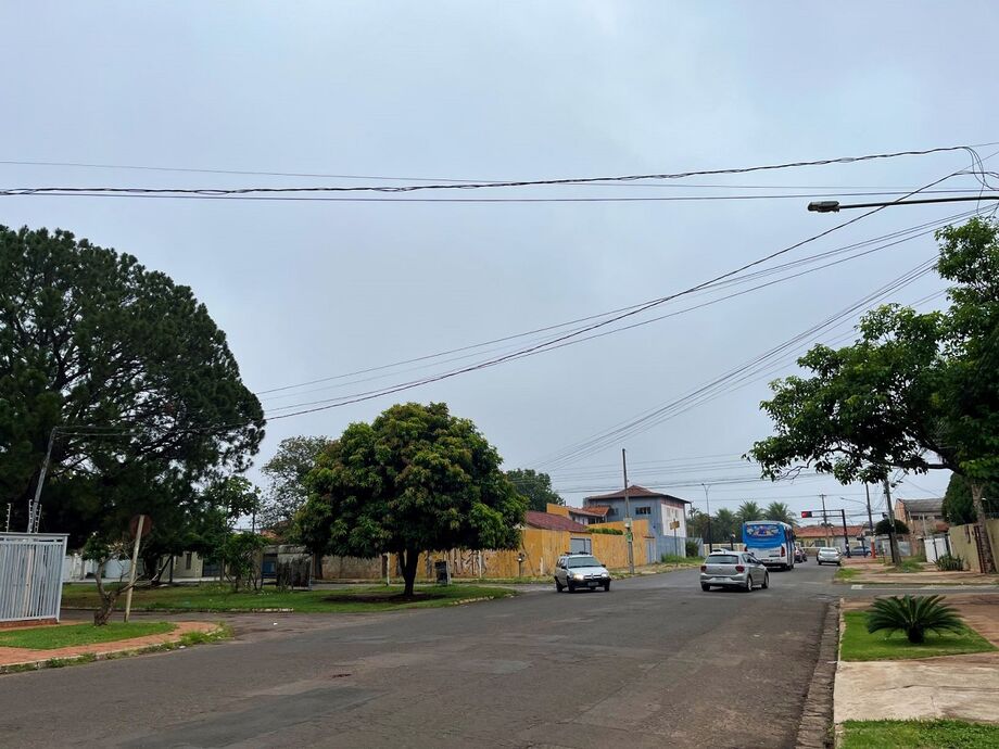 Céu carregado marca o amanhecer em Campo Grande nesta quarta-feira, 29 de outubro