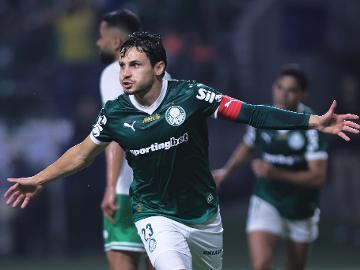 Raphael Veiga voltou a ser decisivo com a camisa do Palmeiras.