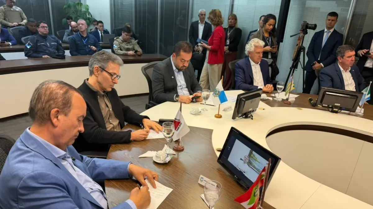 Governadores aliados em reunião no Rio de Janeiro, 30 de outubro de 2025; na imagem: Jorginho Mello, Romeu Zema, Cláudio Castro, Ronaldo Caiado e Eduardo Riedel