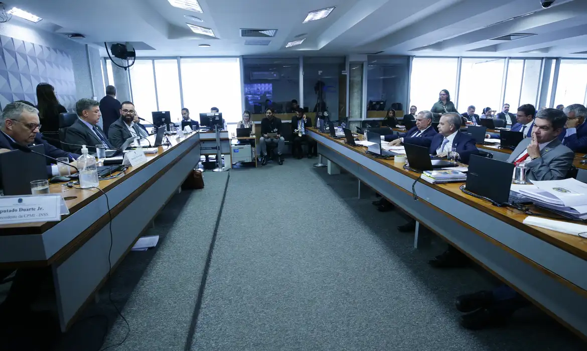 Depoimentos desta segunda-feira miram esquema que movimentou mais de R$ 1,1 bilhão em descontos indevidos.