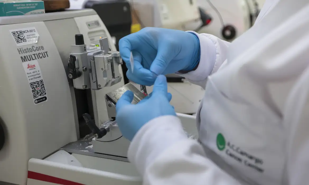 No início da doença, a chance de cura é alta. Se foi tratado com a doença em estágio mais avançado, a chance é menor, afirmou o urologista.