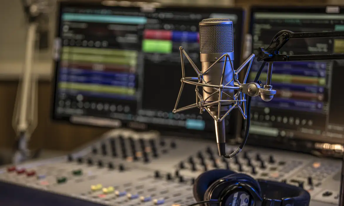 Semana destaca aniversário da Radioagência Nacional