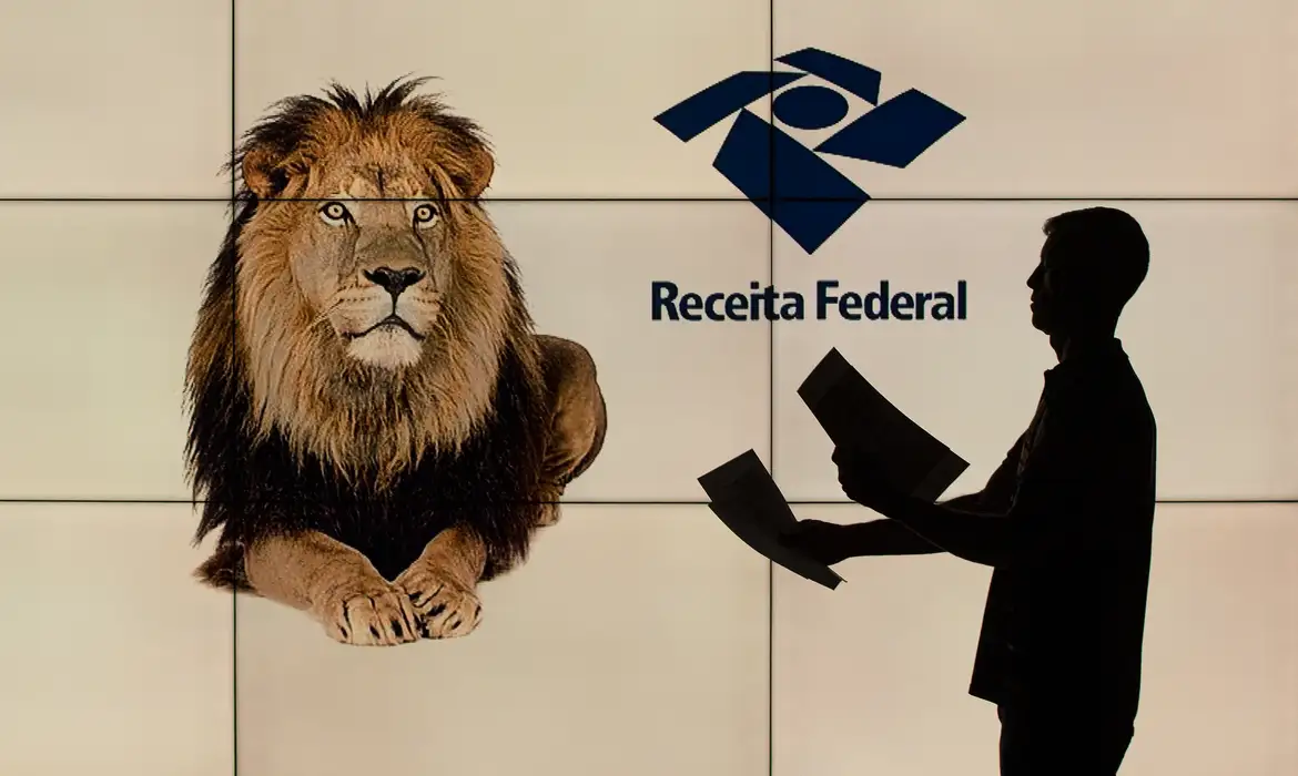 Câmara discute projeto que amplia isenção do Imposto de Renda para quem ganha até R$ 5 mil.
