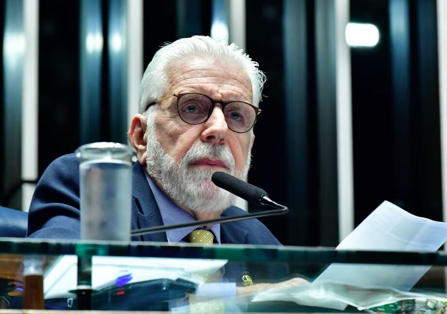 Jaques Wagner afirma candidatura à reeleição ao Senado: 'Estou candidatíssimo à reeleição'.