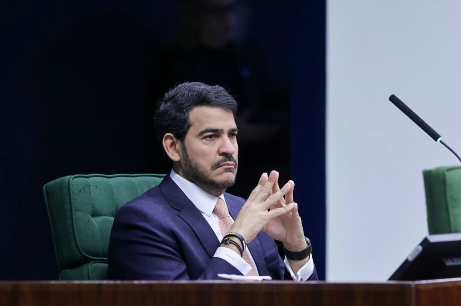 Cotado ao STF, Jorge Messias afirma que o Judiciário deve respeitar escolhas políticas legítimas e enfrenta resistências no Senado.
