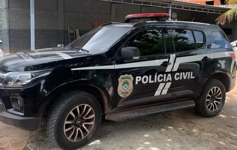 Dois homens foram presos em flagrante em Ladário por incendiarem um carro após discussão em festa; imagens registraram o crime