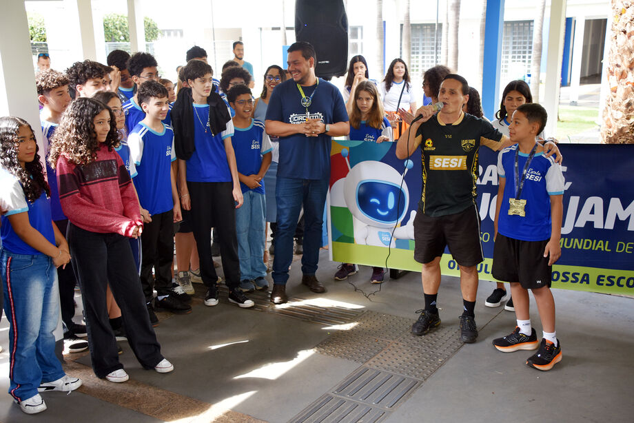 Aluno do Sesi de Campo Grande é homenageado após conquistar ouro no mundial de jiu-jítsu no Rio de Janeiro.