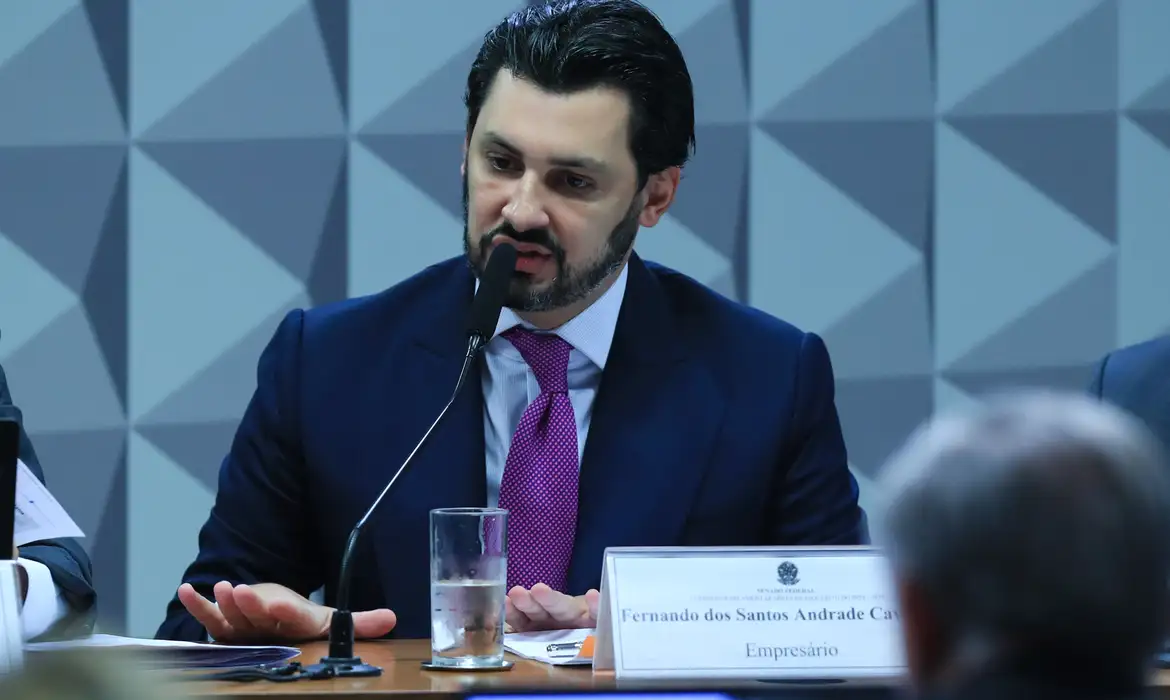 Empresário alvo da Operação Sem Desconto fica em silêncio na CPMI do INSS.