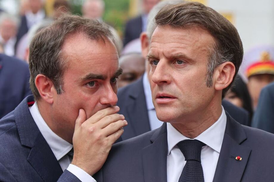 Sébastien Lecornu (à esquerda), que ficou menos de um mês como primeiro-ministro, apresentou carta de renúncia ao presidente Emmanuel Macron na segunda-feira, 6.