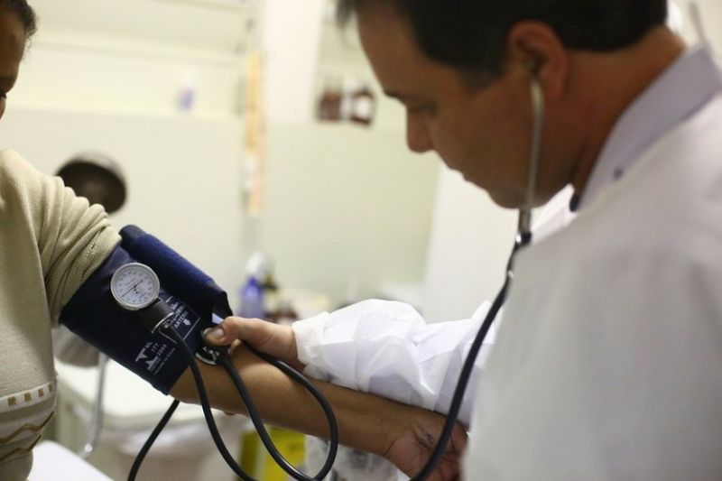 Prefeitura de Campo Grande convoca 120 médicos para reforçar unidades de saúde da capital.