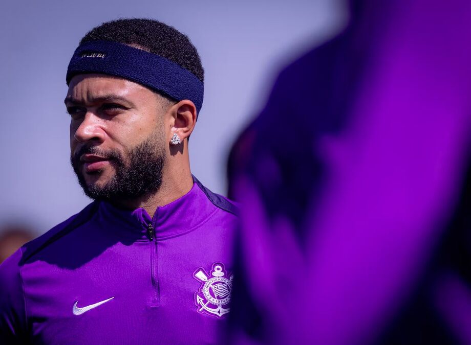 Memphis Depay foi ausência no treino do Corinthians