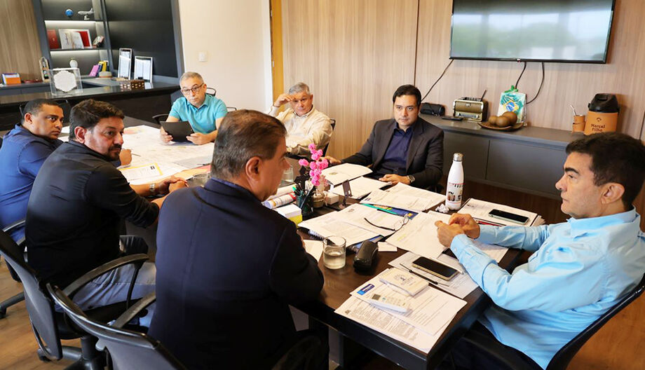 Reunião do prefeito Marçal Filho e secretários municipais com o senador Nelsinho Trad ocorreu na manhã desta quarta-feira