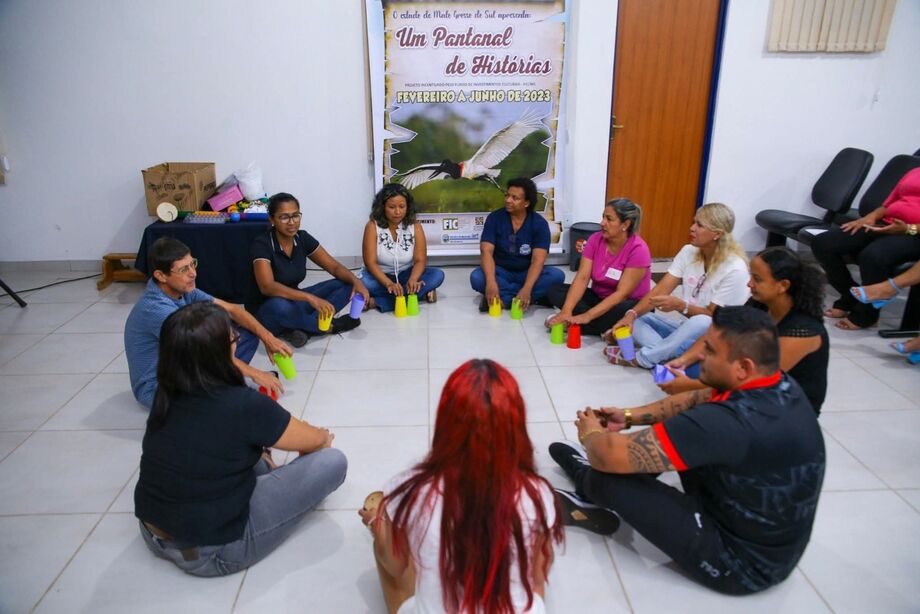 Oficina Contos e Cantigas promove integração entre música e literatura na Casa de Cultura, em Campo Grande.
