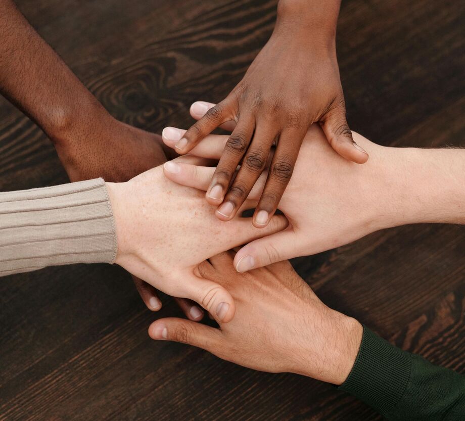 Protocolo Antirracista prevê treinamento, acolhimento e apoio jurídico em casos de injúria racial.