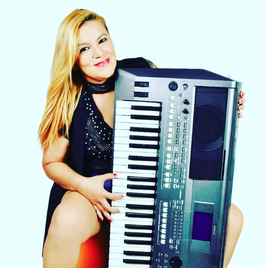 A cantora Laércia Dantas viralizou nas redes sociais