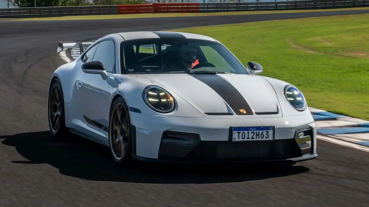 Novo Porsche 911 GT3 chega ao Brasil por R$ 1,62 milhão com 510 cv e pacote de corrida opcional.