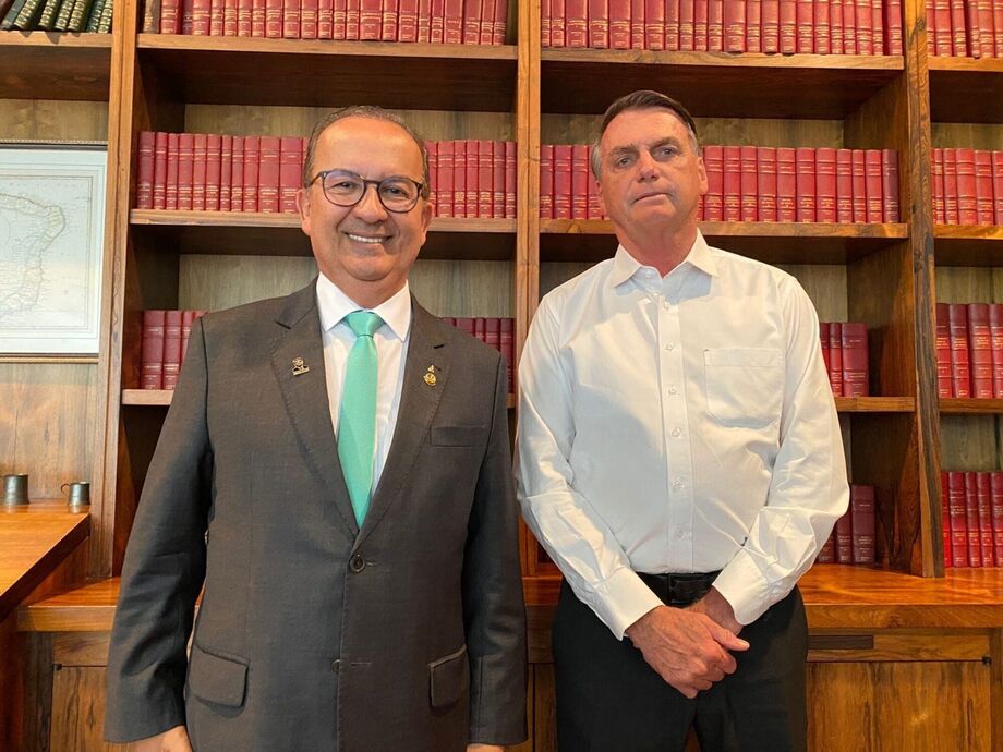 O governador de Santa Catarina, Jorginho Mello (PL), ao lado do ex-presidente Jair Bolsonaro (PL).