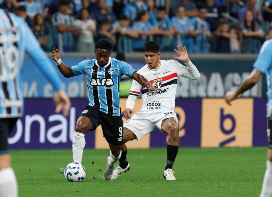 O belga-ganês Amuzu foi um dos destaques do time do Grêmio.