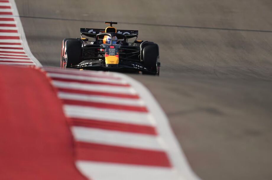 Verstappen superou dupla da McLaren e fez a pole da corrida sprint.